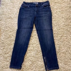 ❤️Chico’s Platinum denim skinny jeans with ankle zipper-excellent conditi…